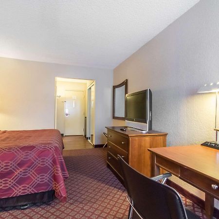 Econo Lodge Inn & Suites Joplin Buitenkant foto