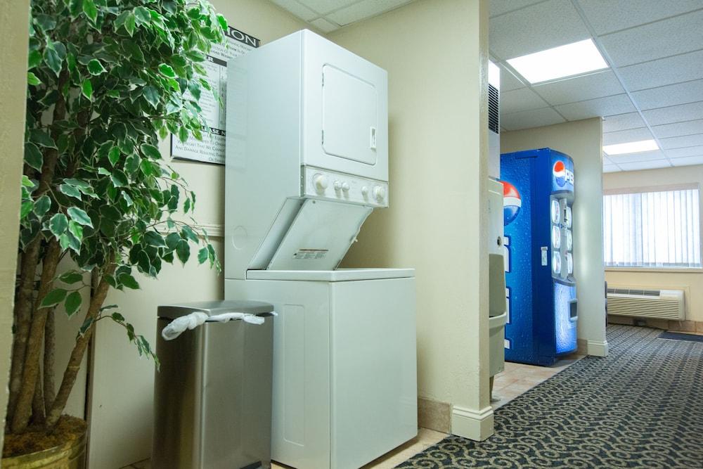 Econo Lodge Inn & Suites Joplin Buitenkant foto