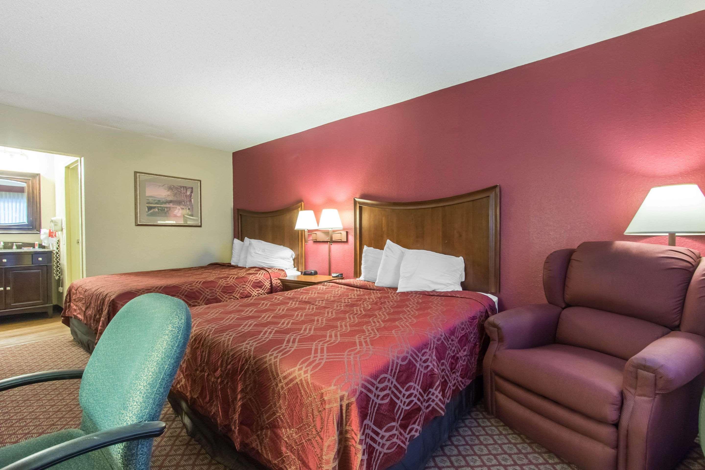 Econo Lodge Inn & Suites Joplin Buitenkant foto