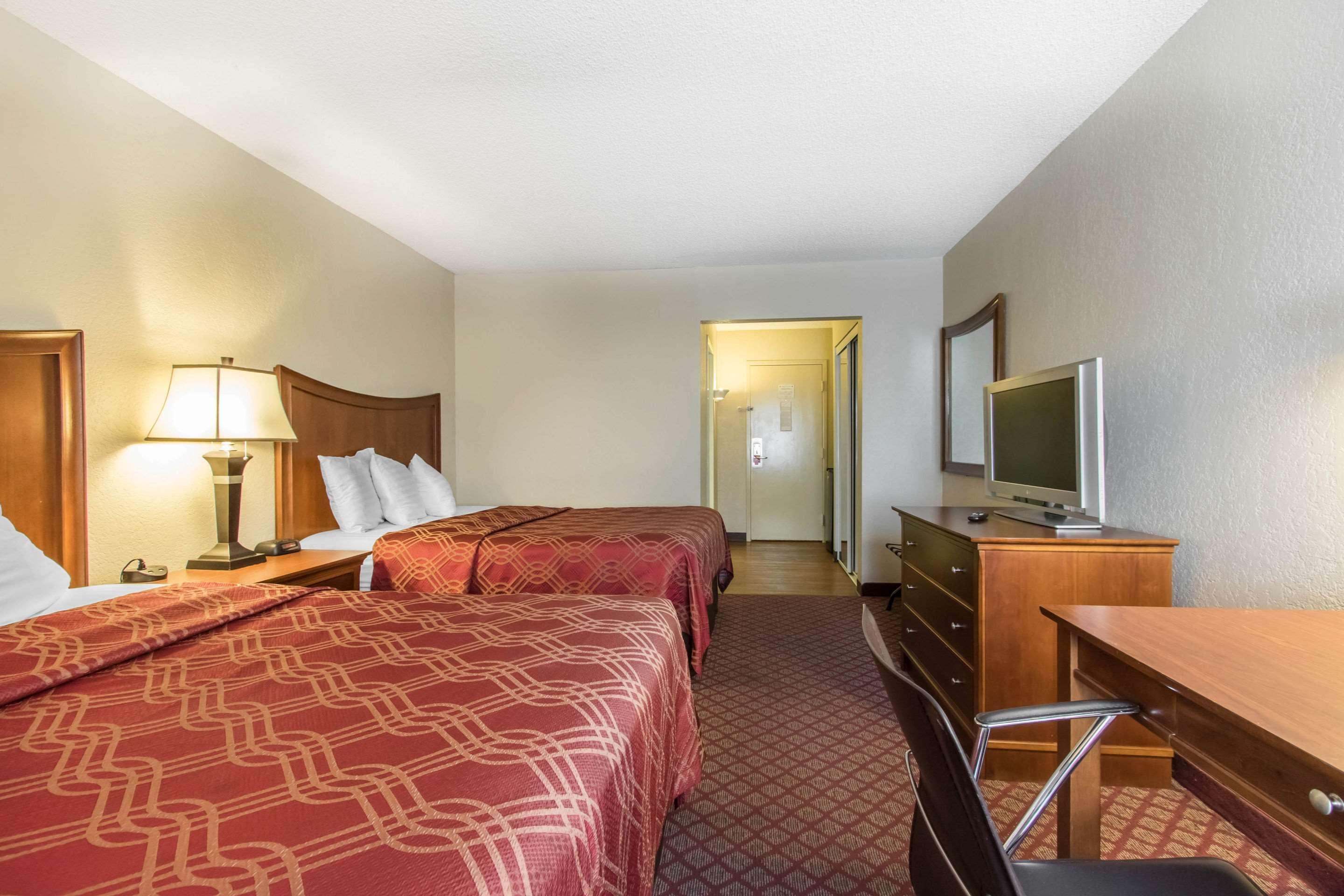 Econo Lodge Inn & Suites Joplin Buitenkant foto