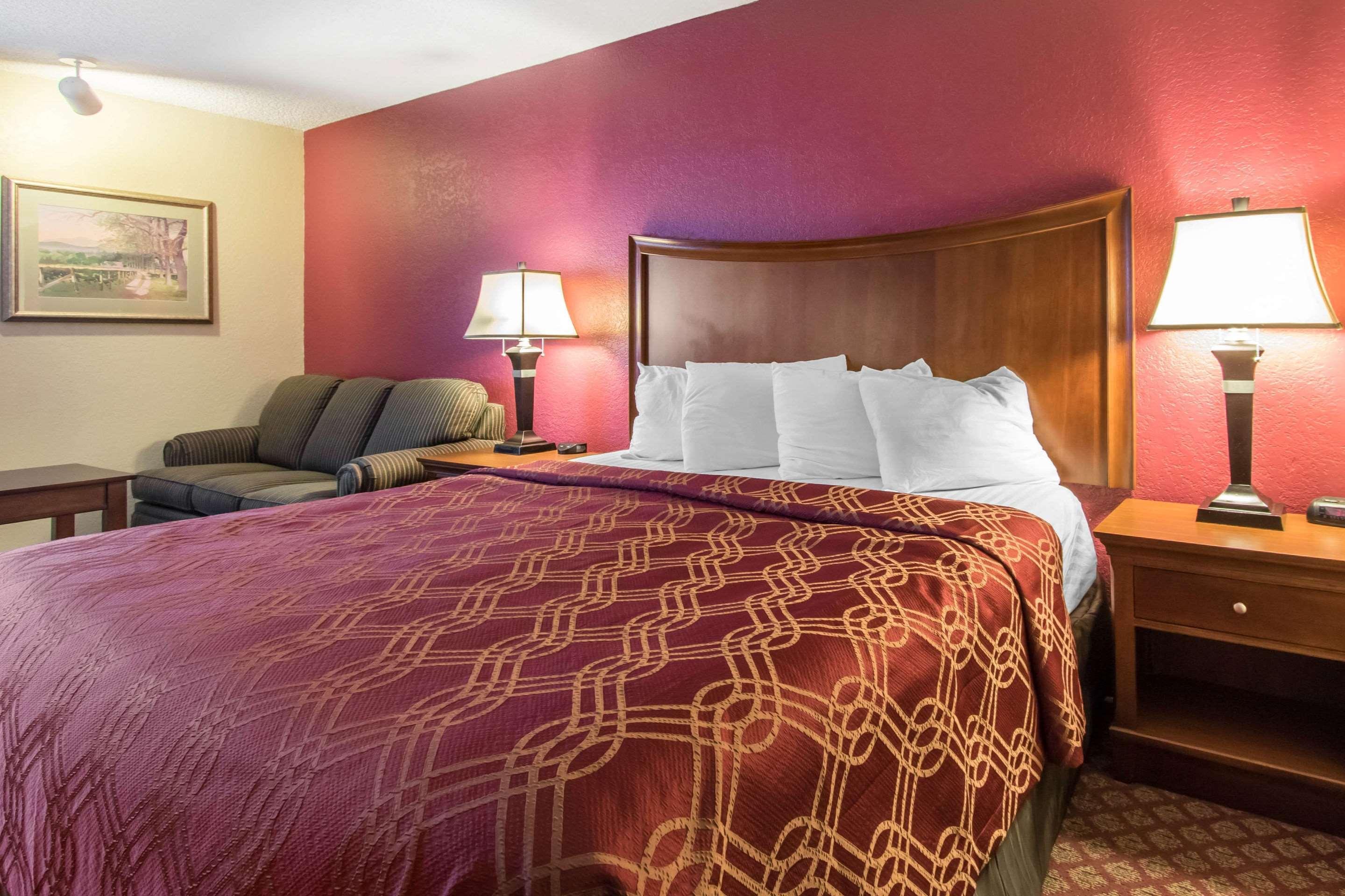 Econo Lodge Inn & Suites Joplin Buitenkant foto