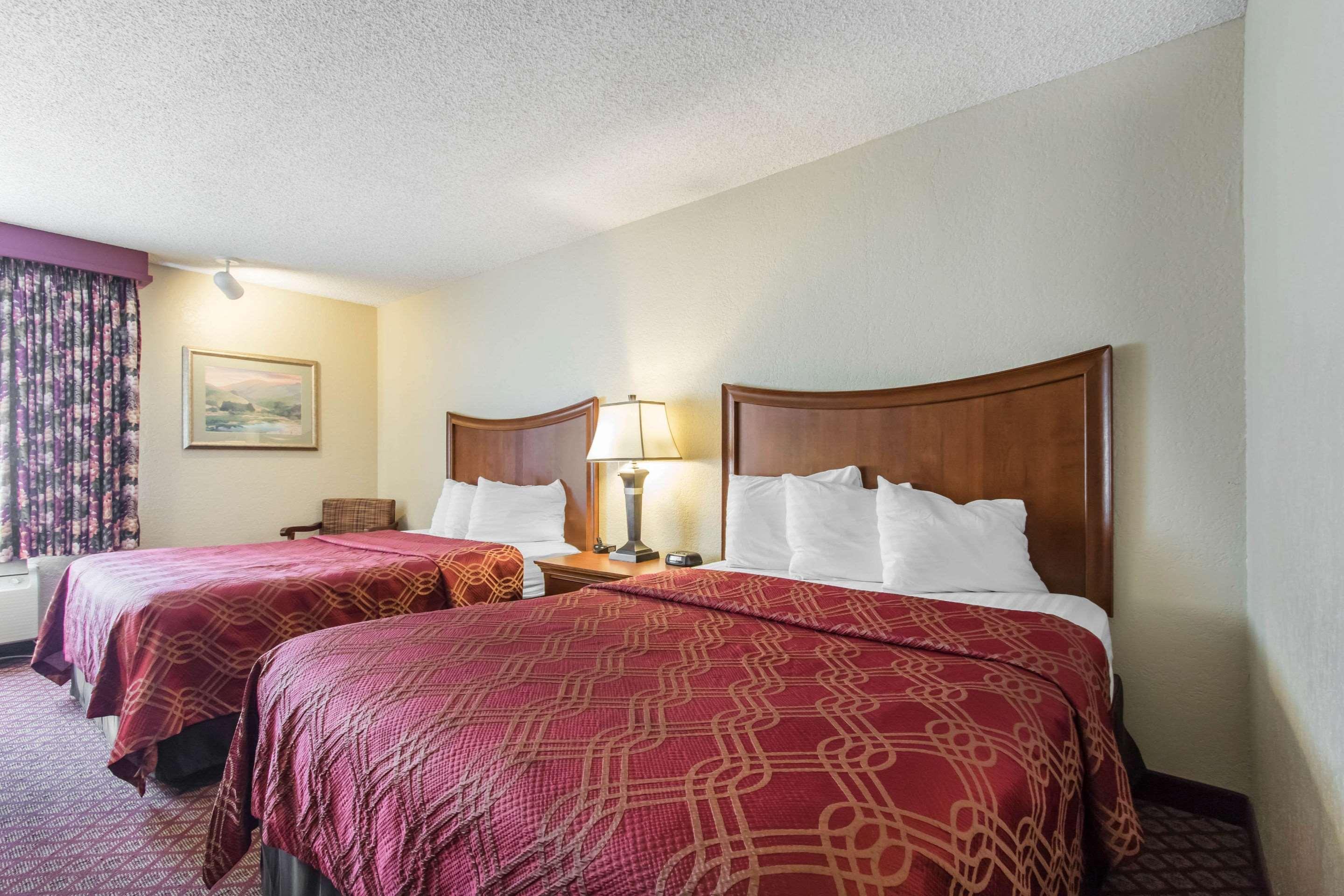 Econo Lodge Inn & Suites Joplin Buitenkant foto