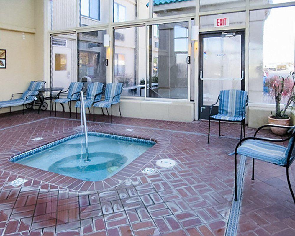 Econo Lodge Inn & Suites Joplin Buitenkant foto